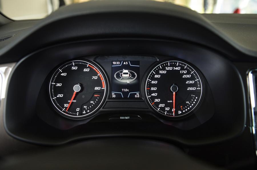 Панель приборов Seat Ateca 2016 года  (фото 36 из 47)